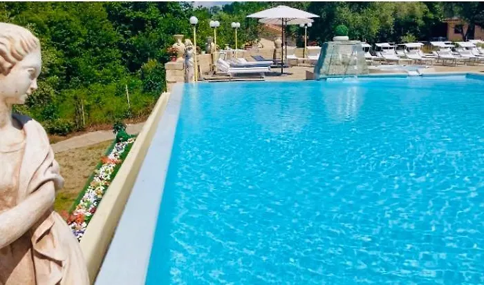 Park & 4* באניירה קלאברה